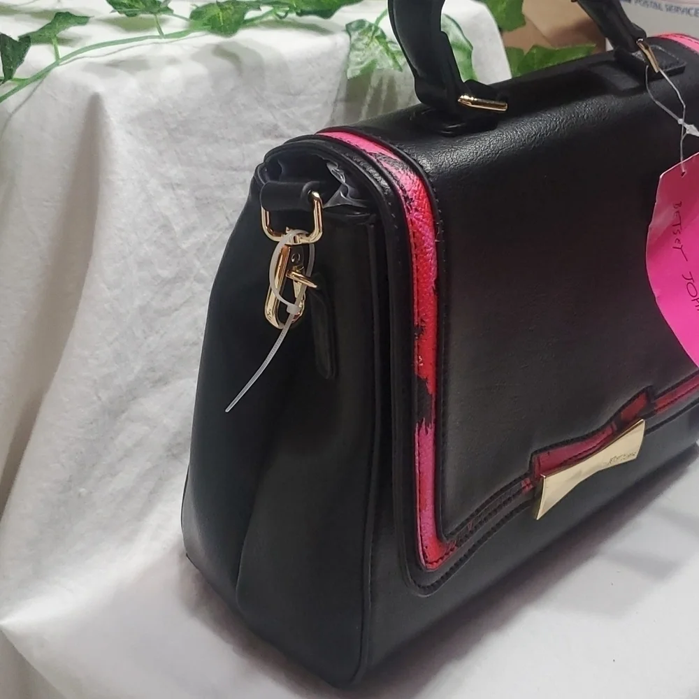 Betsey Johnson ❤🖤 stunning